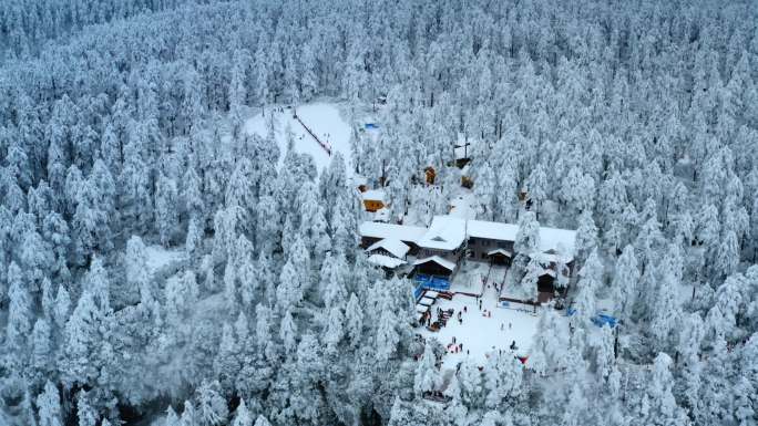 瓦屋山山顶滑雪场