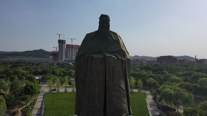 山东济南：航拍园博园孔子雕塑
