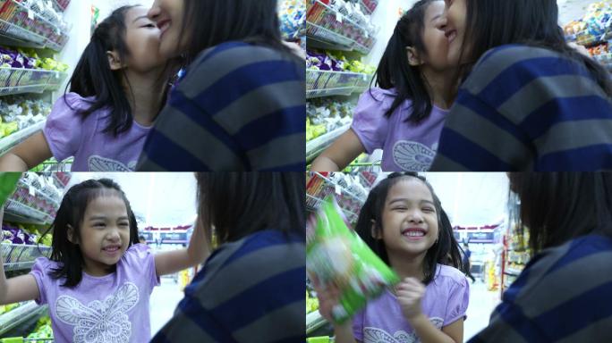 女孩和妈妈一起在超市购物