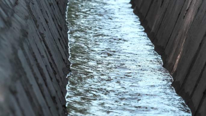 水利灌溉沟渠淌水