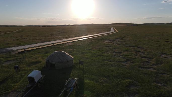 航拍草原的下午