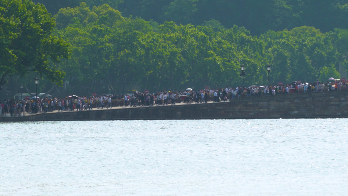 杭州西湖断桥上的拥挤人流（延时摄影）