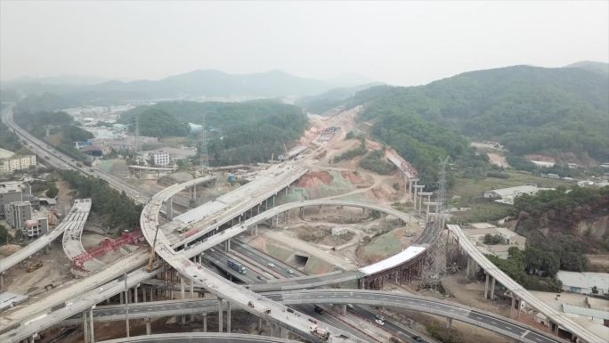 建设中的高速公路