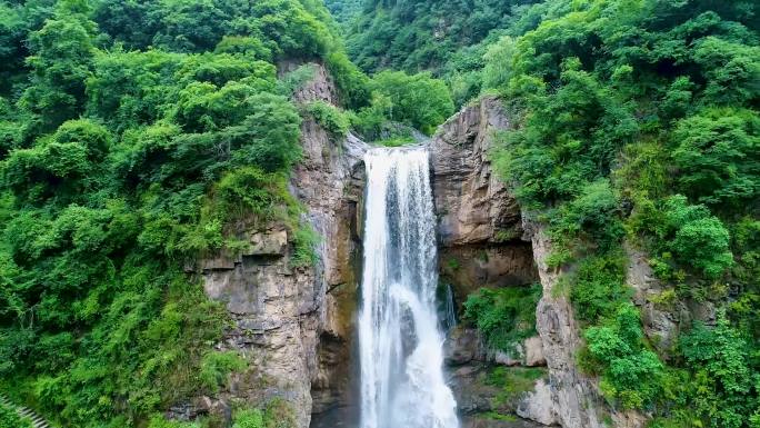 高山流水瀑布实拍素材