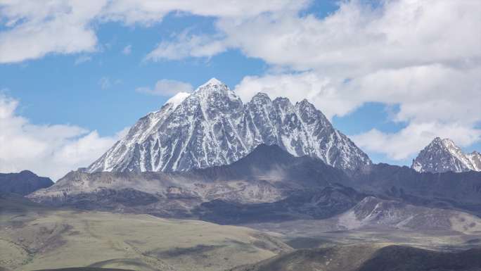 塔公亚拉雪山特写