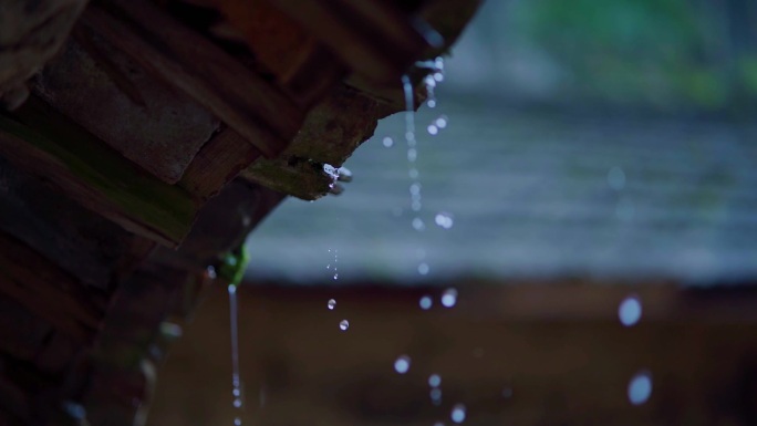 老屋下雨屋檐水滴慢镜头意境素材