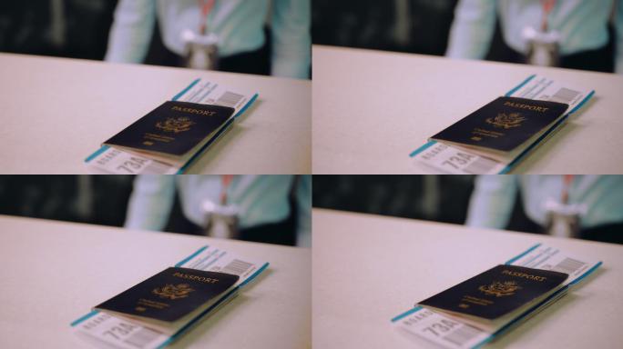 机场值机柜台上的旅客护照和登机牌
