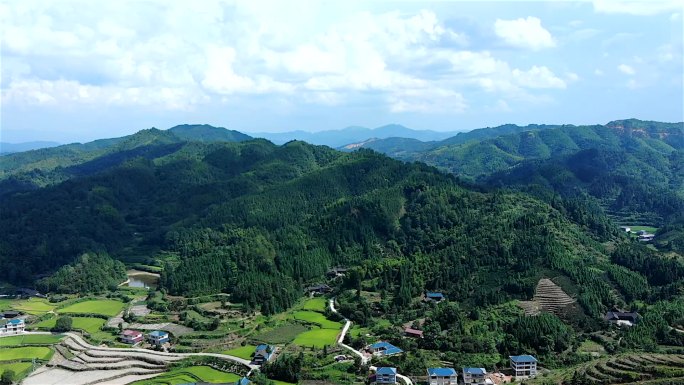 浓雾大山农村航拍