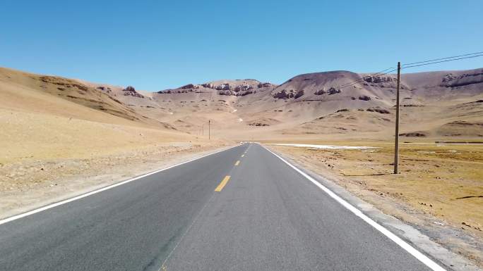 西藏申扎县羌塘草原的公路（1）