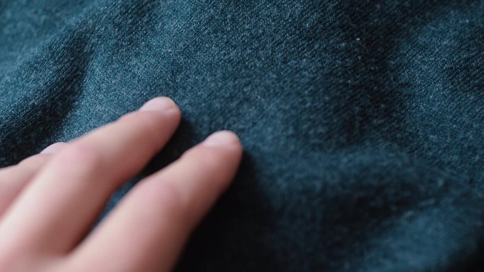 抚摸面料的人缂丝纺织织布手工艺特色文化传