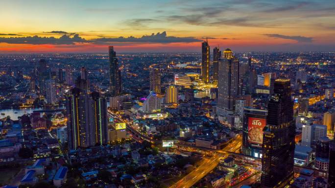 日落时分，曼谷的摩天大楼景观