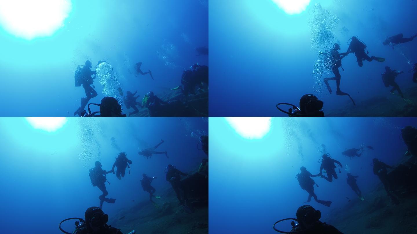 一群潜水员的水下镜头