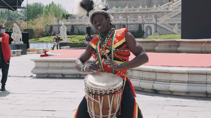 节假日公园露天非洲黑人文艺演出舞蹈