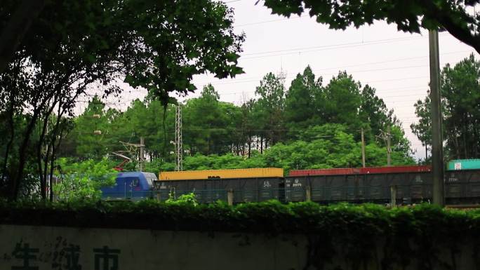 铁路线路安全保护区火车行驶