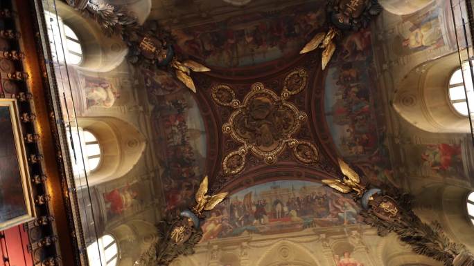 法国巴黎卢浮宫天花板房顶宗教建筑