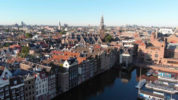 阿姆斯特丹典型房屋和运河