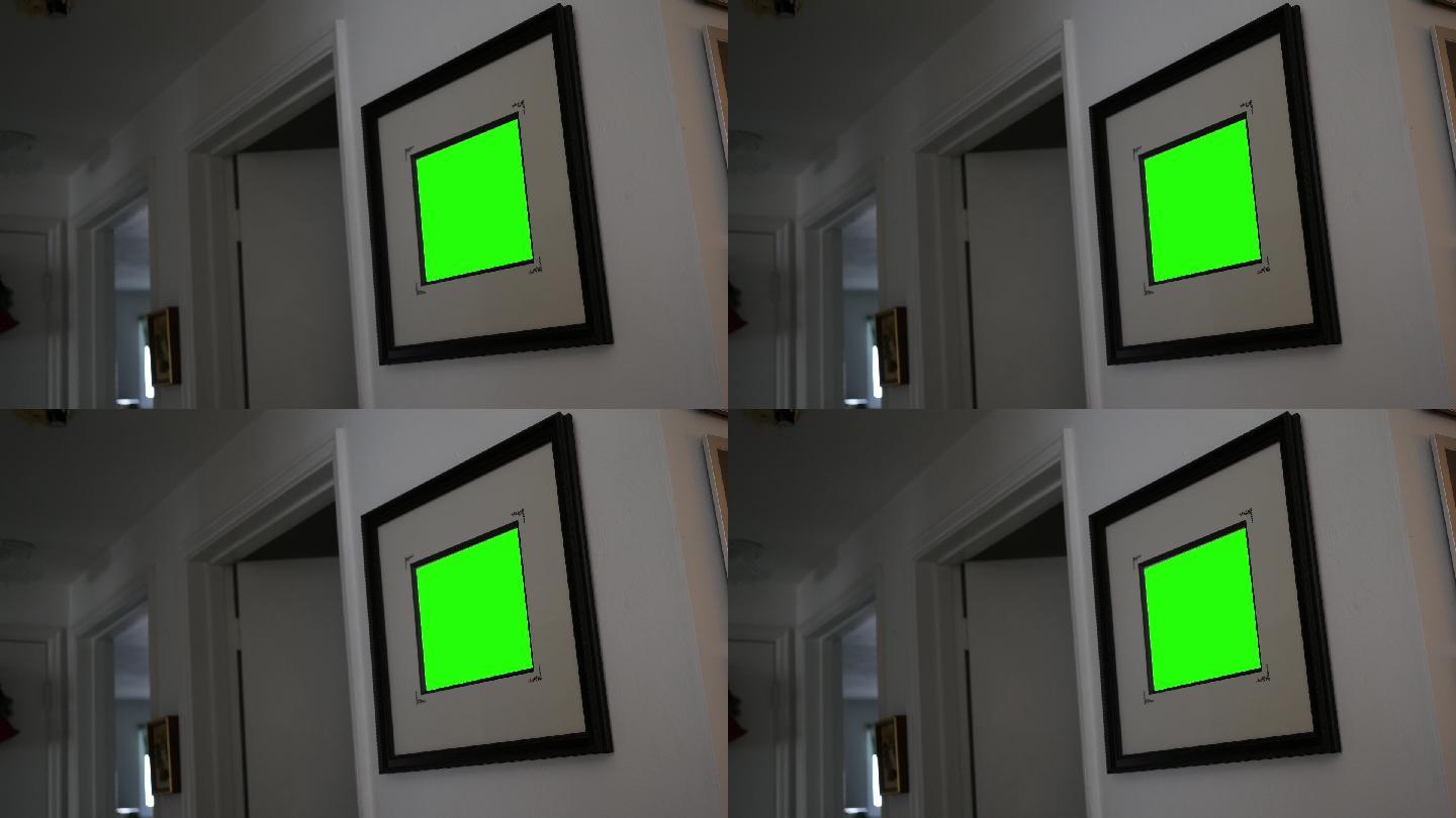 现代走廊中的绿色屏幕画框