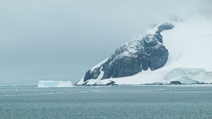 南极浮冰地貌裸露岩石极地海面