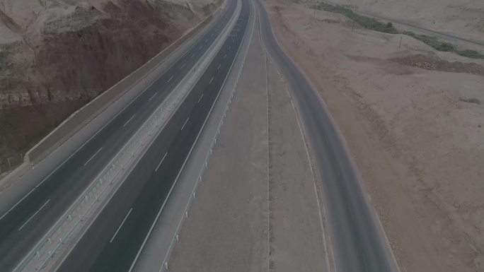 马路沙漠公路4k航拍