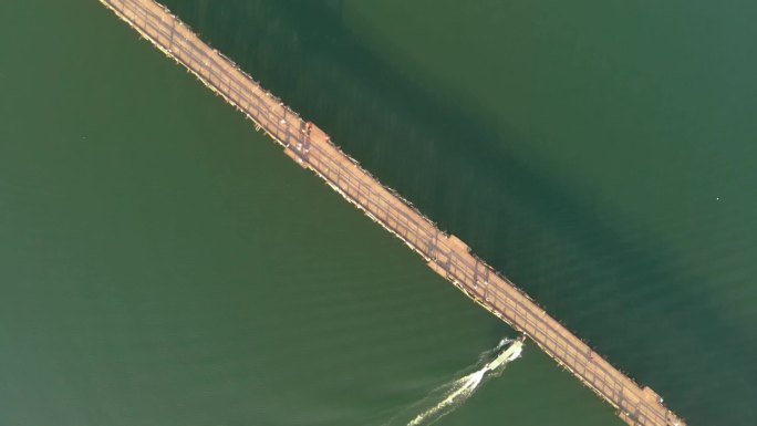 航拍泰国最长木桥孟族木桥旋转上升