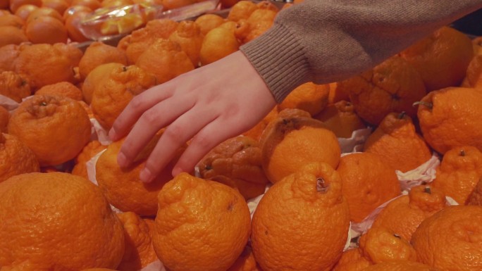 挑选橙子橘子买水果