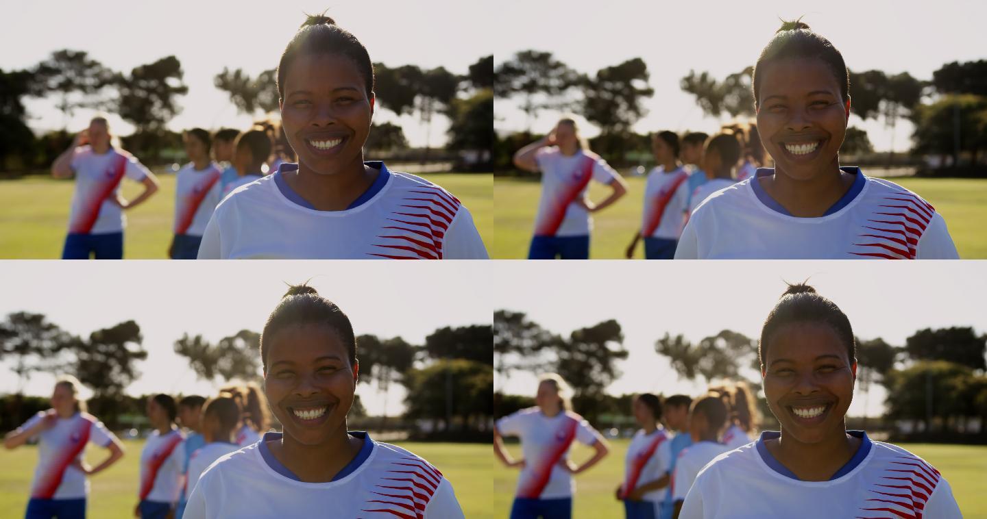女足球运动员在镜头前微笑