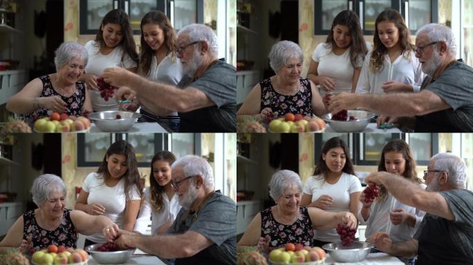 爷爷奶奶带着孙女在家吃水果