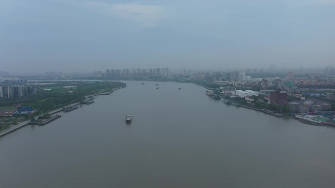 航拍上海城市外滩黄埔江游轮