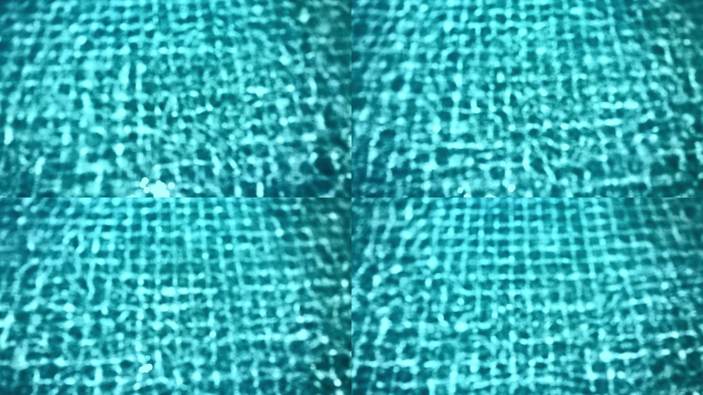 碧波荡漾的蓝色游泳池
