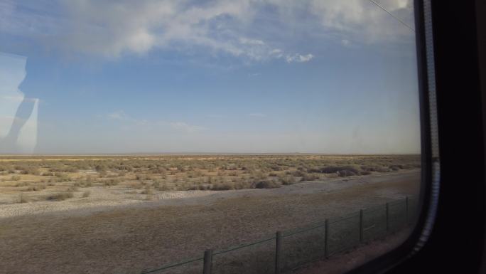 草原戈壁滩火车窗外风景