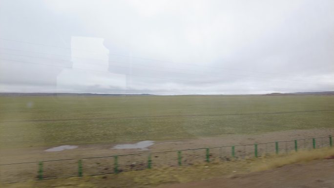 火车窗外草原风景