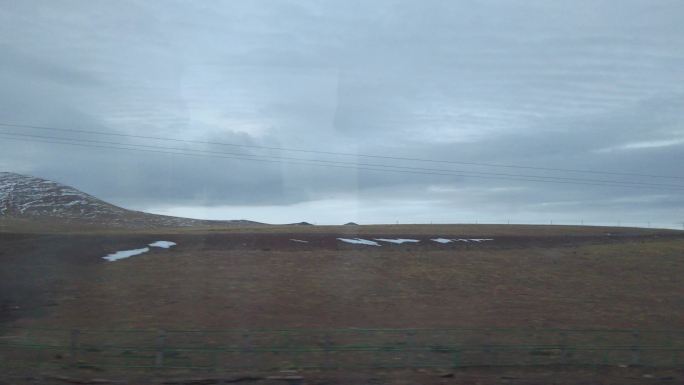 雪域高原火车窗外风景