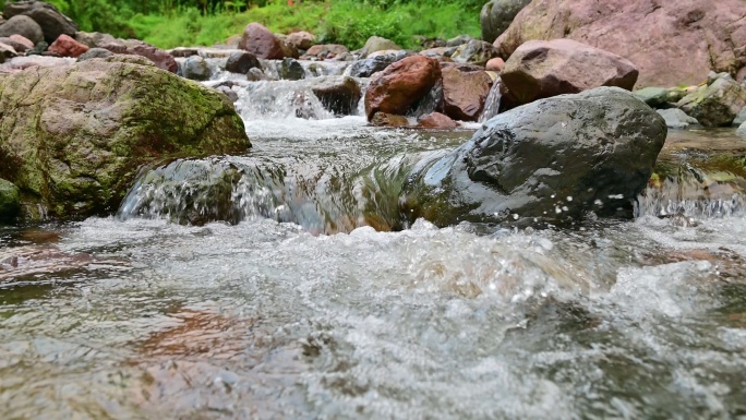 清澈小溪流水高清素材