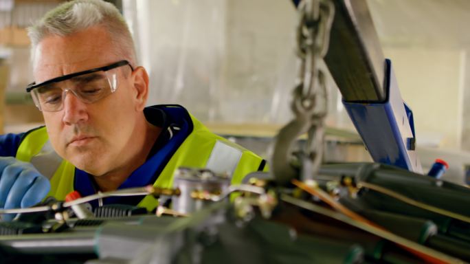 飞机发动机维修工程师