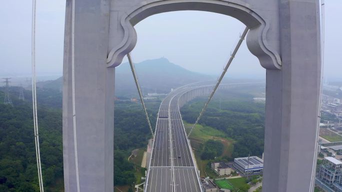 五峰山大桥穿桥墩