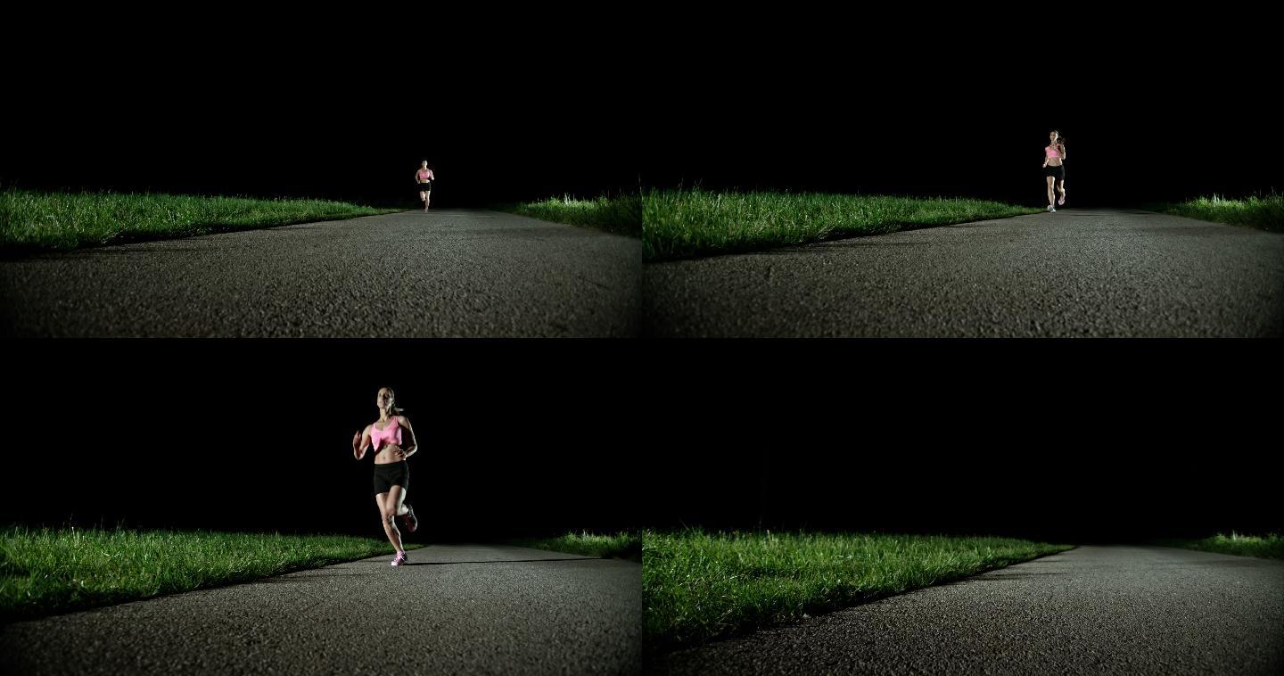 一个女人在晚上跑步