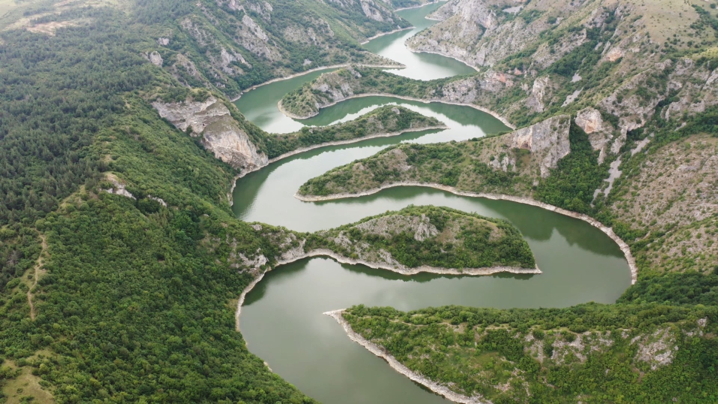 峡谷河流弯曲自然奇观旅游航拍素材4K