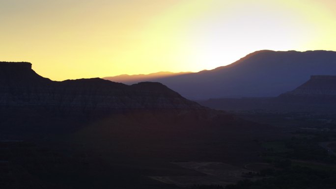 锡安国家公园附近山后日落