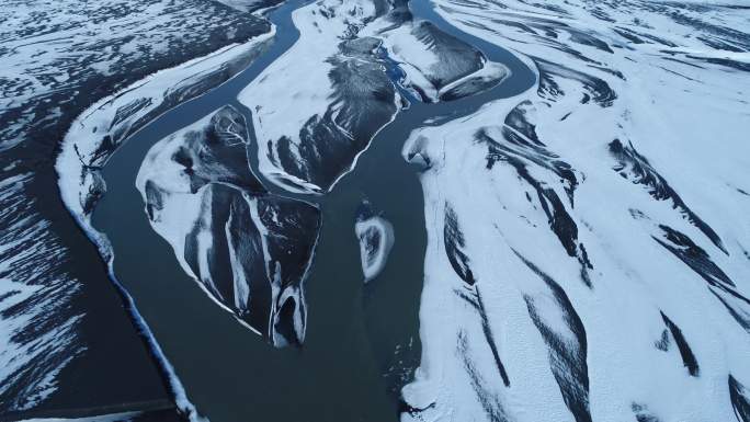 冰川与河流的鸟瞰图