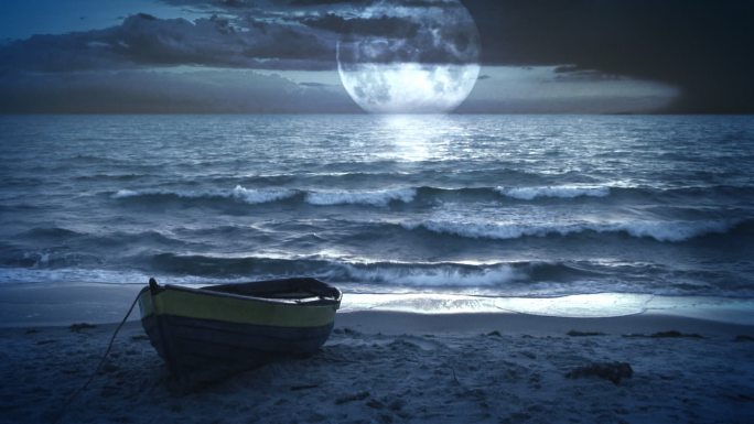 夜晚海上的月光