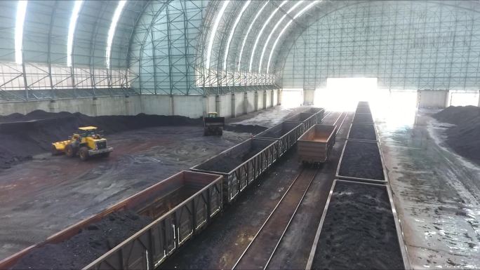 大型煤炭装载火车运煤