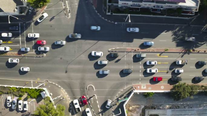 城市交通鸟瞰图高处看地面车辆路口十字路口