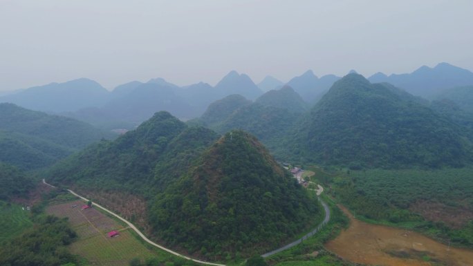 喀斯特山岭