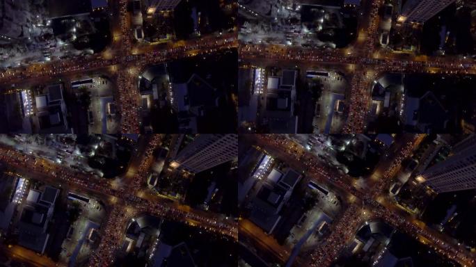 空中拍摄路口的拥挤交通