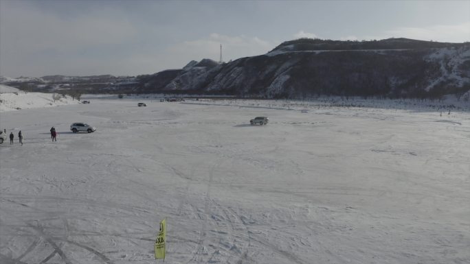 乌兰布统冰雪穿越，越野车冰上花样漂移！