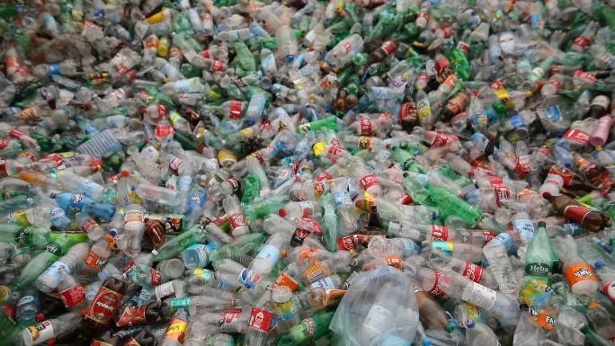 一大堆塑料瓶垃圾生态破坏损坏化学海洋户外