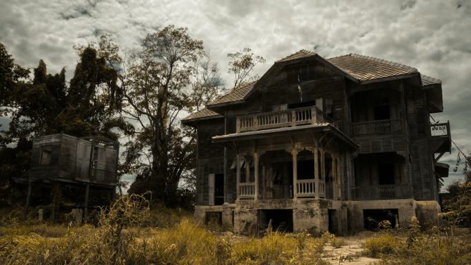 废弃的幽灵木屋