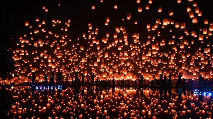 夜空中漂浮着数千盏孔明灯
