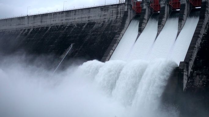 大坝三峡大坝水电站大坝泄洪慢镜头水电工程