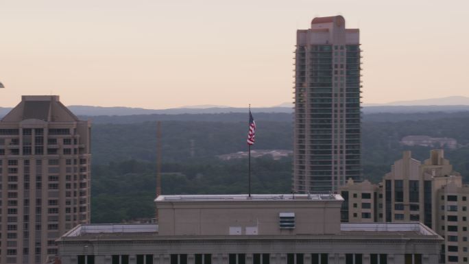 亚特兰大市中心美国国旗的空中拍摄
